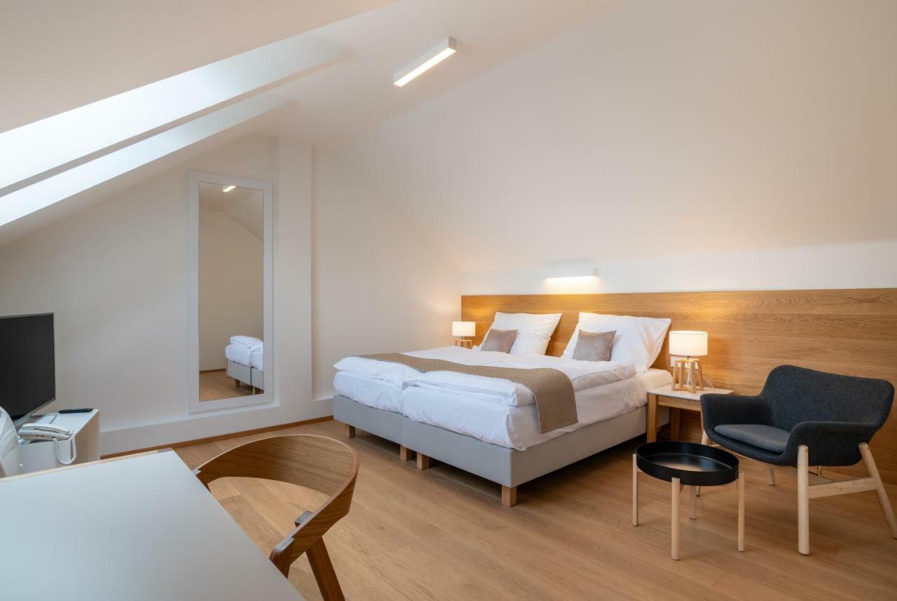 Double or Twin Room,837926420:JPEG